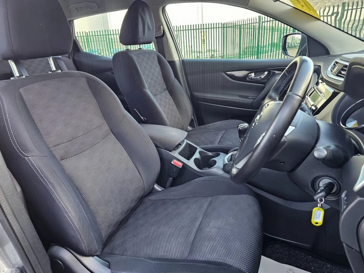 Nissan Qashqai Hatchback, Petrol, 2016, Silver