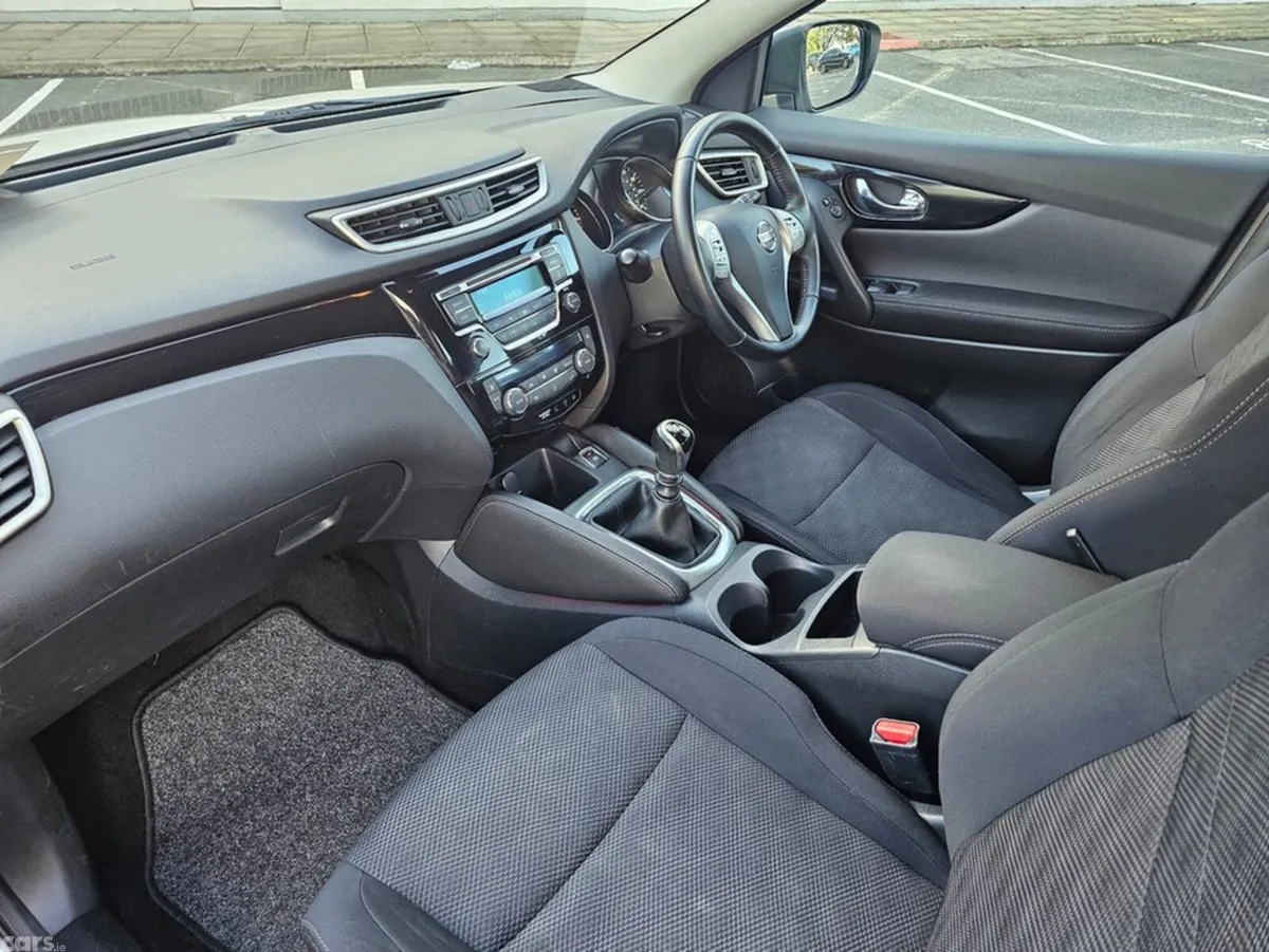 Nissan Qashqai Hatchback, Petrol, 2016, Silver