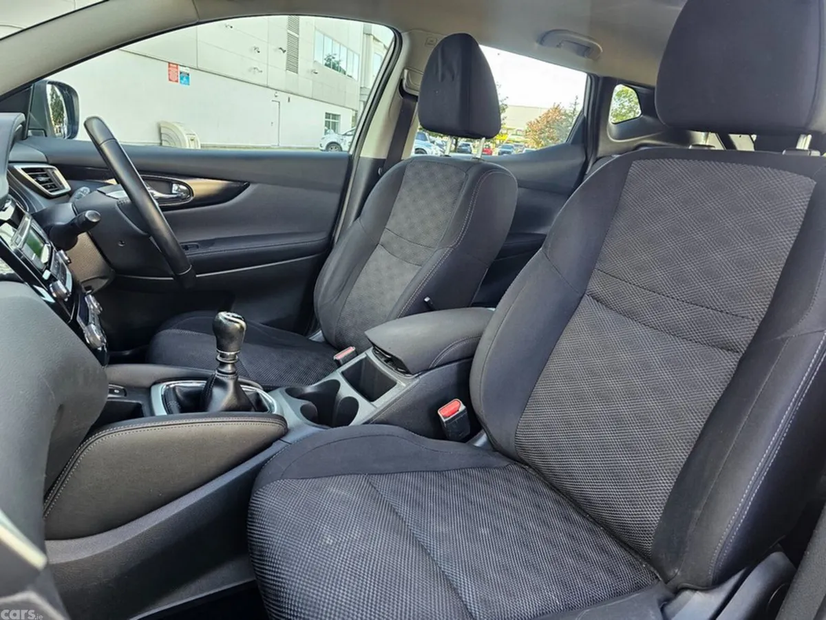 Nissan Qashqai Hatchback, Petrol, 2016, Silver
