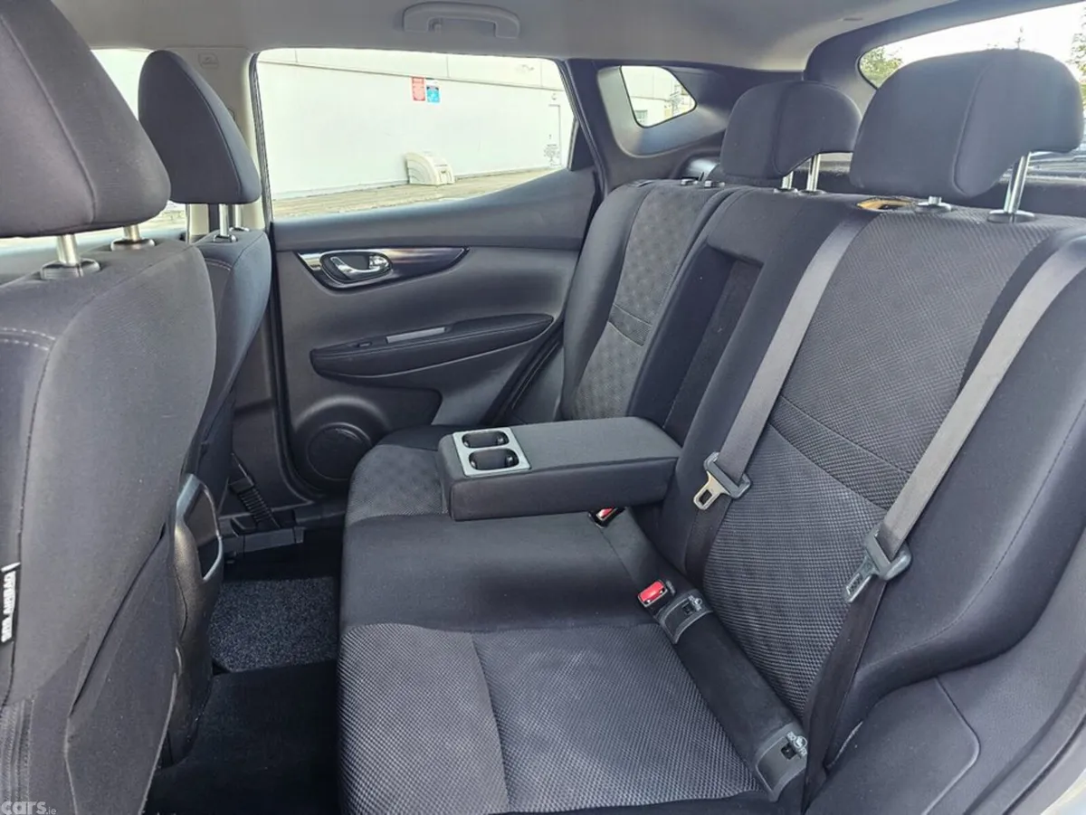 Nissan Qashqai Hatchback, Petrol, 2016, Silver
