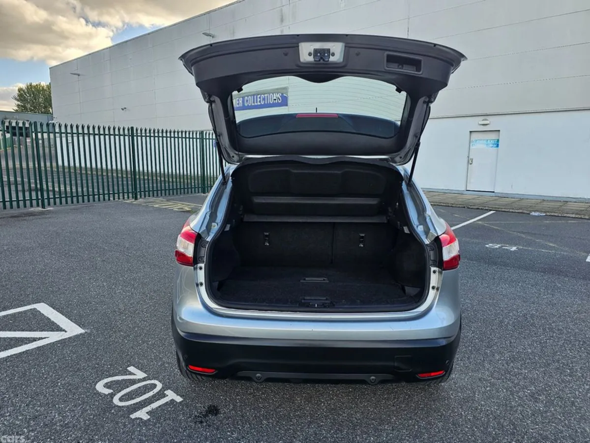 Nissan Qashqai Hatchback, Petrol, 2016, Silver