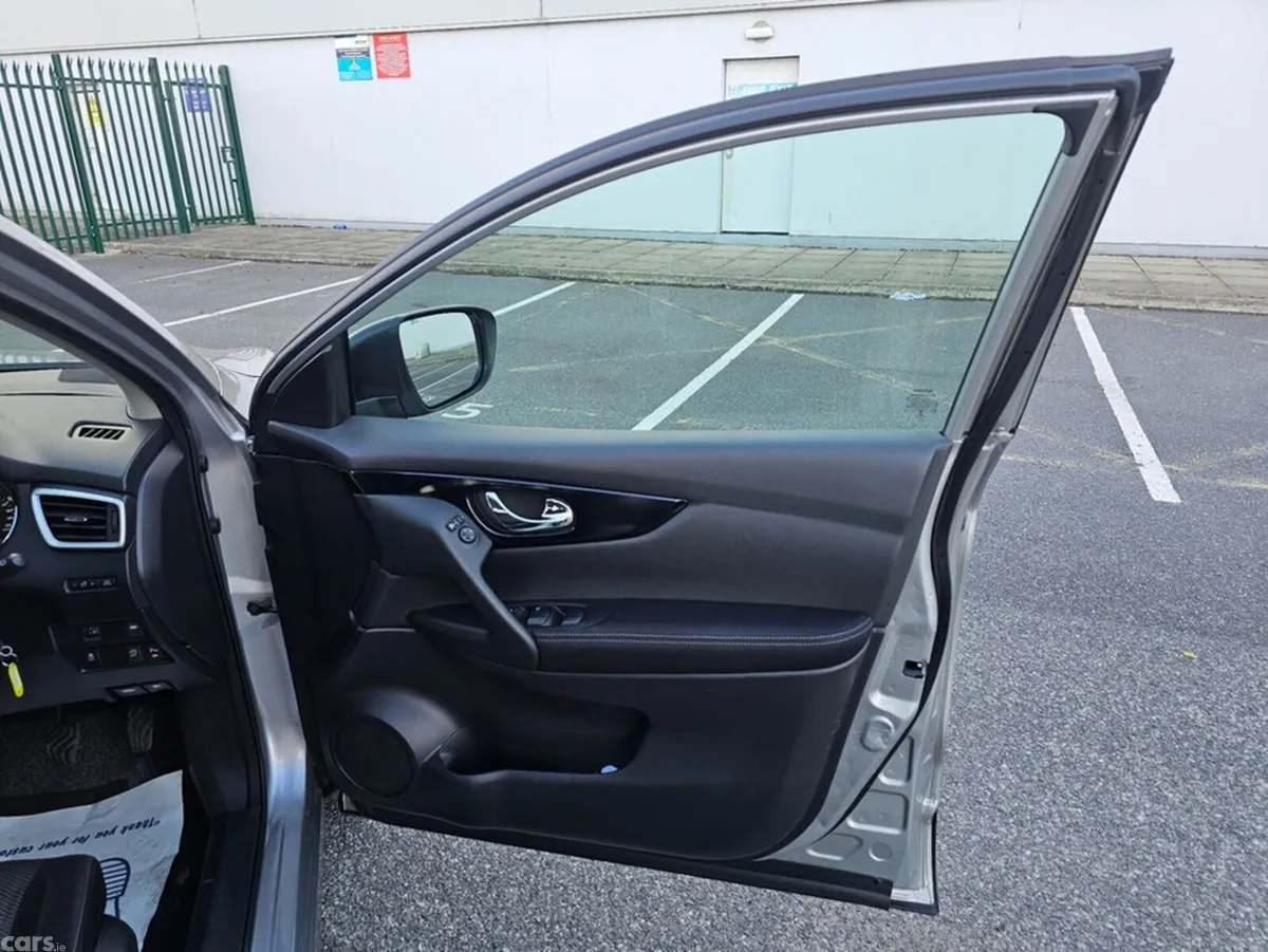 Nissan Qashqai Hatchback, Petrol, 2016, Silver