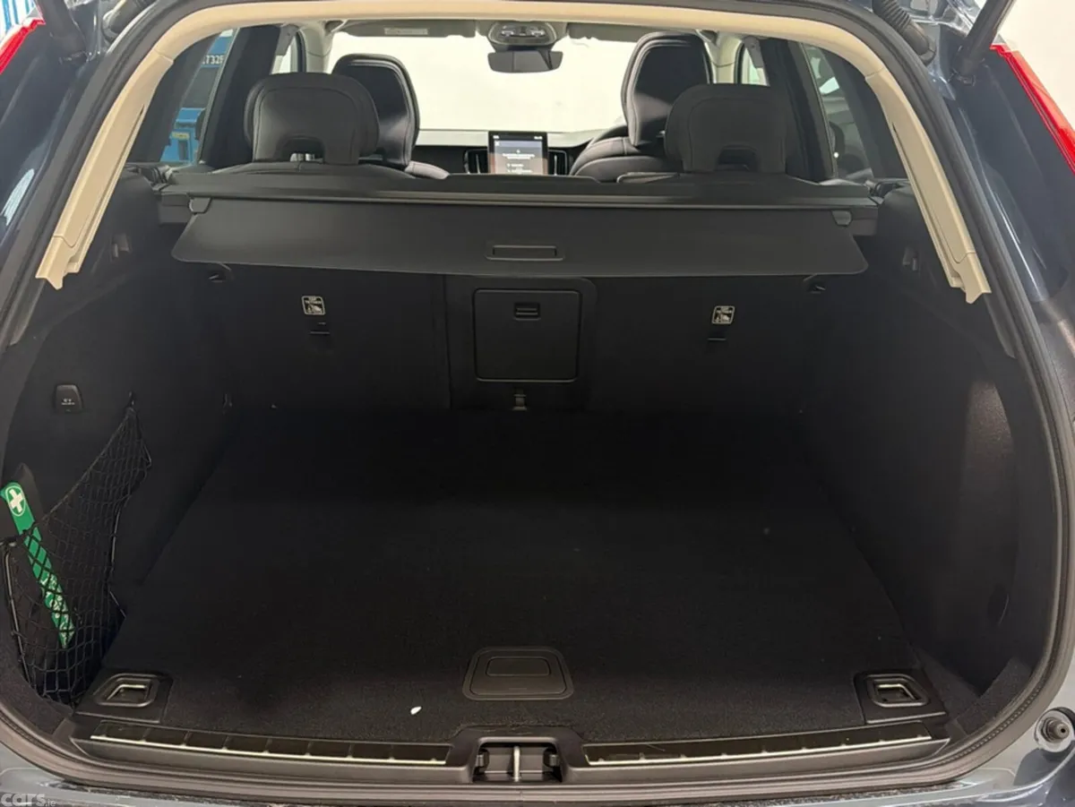 Volvo XC60 SUV, Petrol Plug-in Hybrid, 2026, Blue