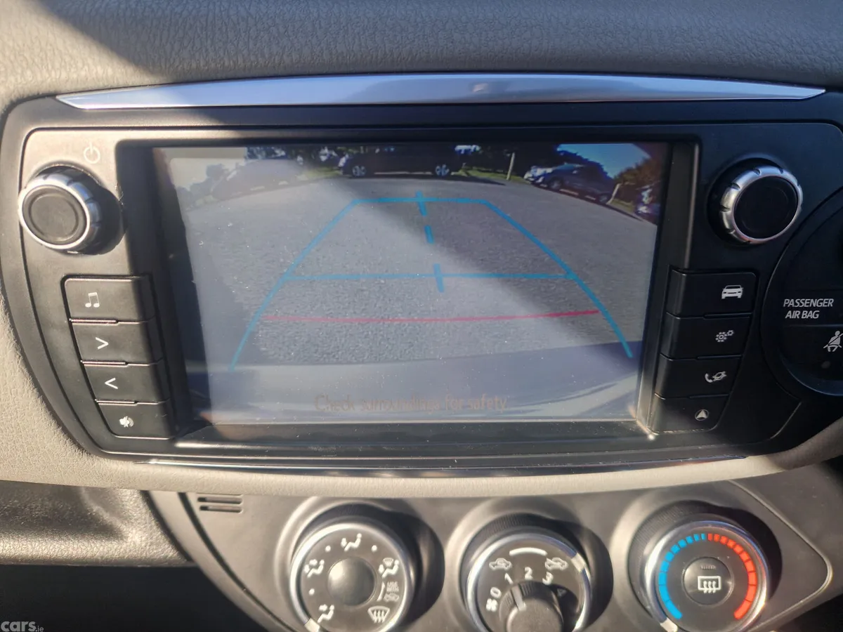 Toyota Yaris Hatchback, Petrol, 2016, Grey