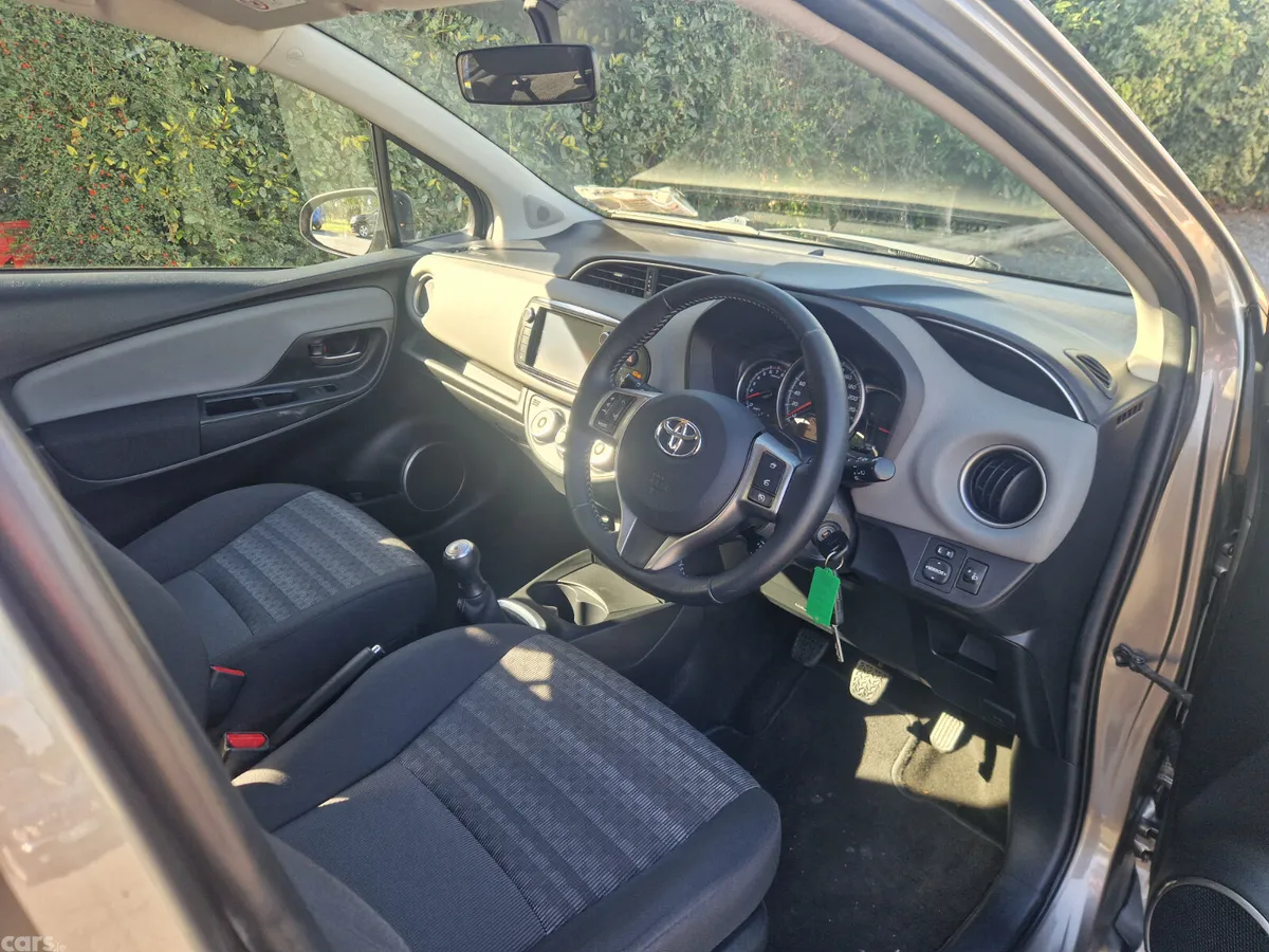 Toyota Yaris Hatchback, Petrol, 2016, Grey