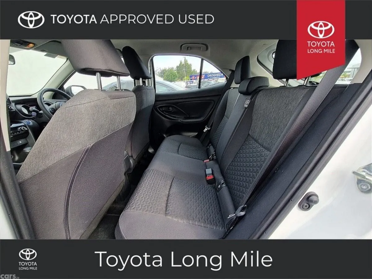 Toyota Yaris Cross Hatchback, Petrol Hybrid, 2024, White