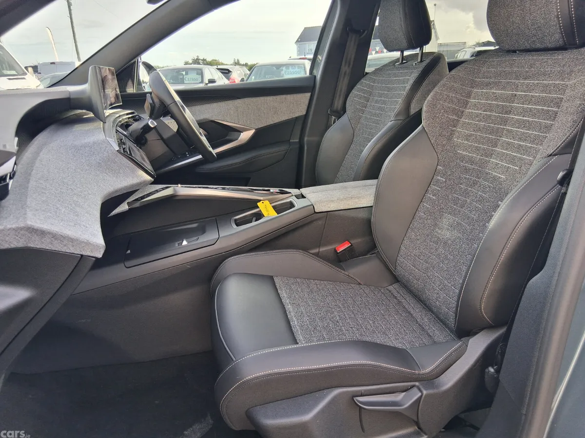 Peugeot 5008 SUV, Petrol Hybrid, 2025, Blue