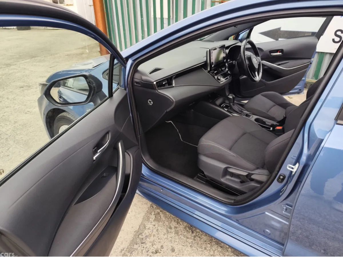 Toyota Corolla Hatchback, Petrol Hybrid, 2021, Blue