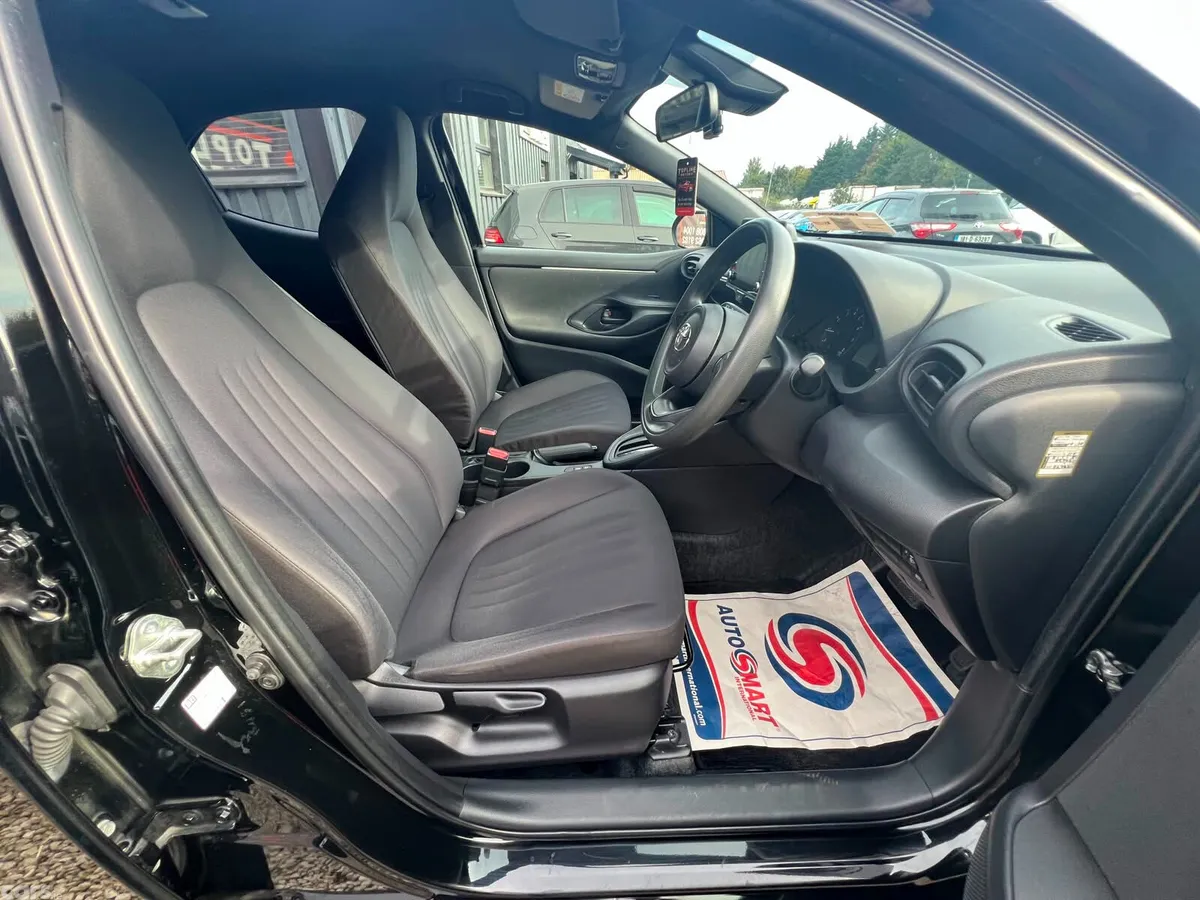 Toyota Yaris Hatchback, Petrol, 2021, Black