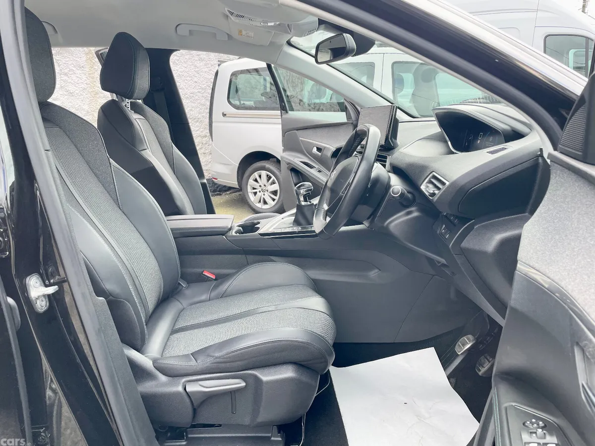 Peugeot 3008 SUV, Petrol, 2023, Black