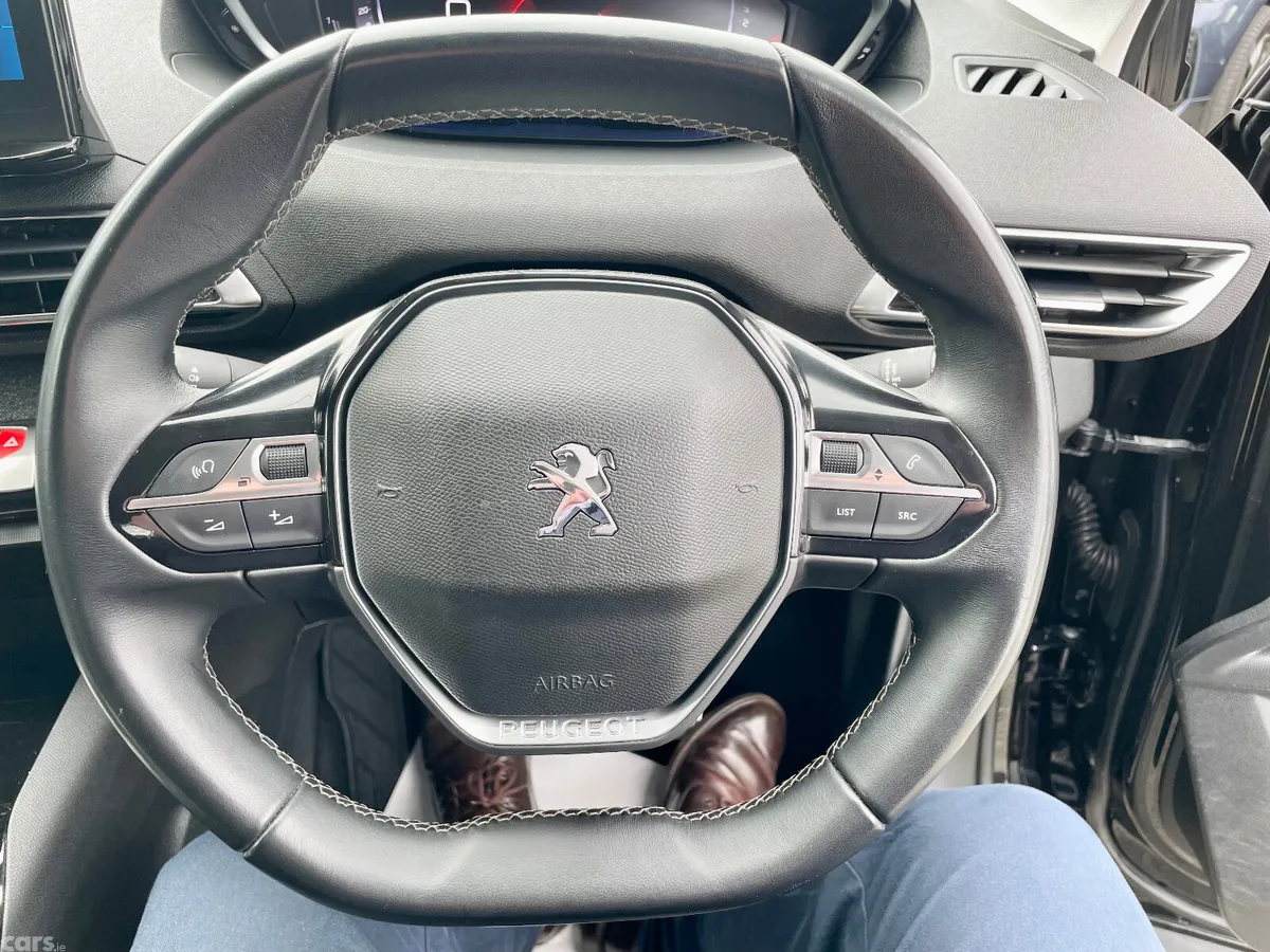 Peugeot 3008 SUV, Petrol, 2023, Black