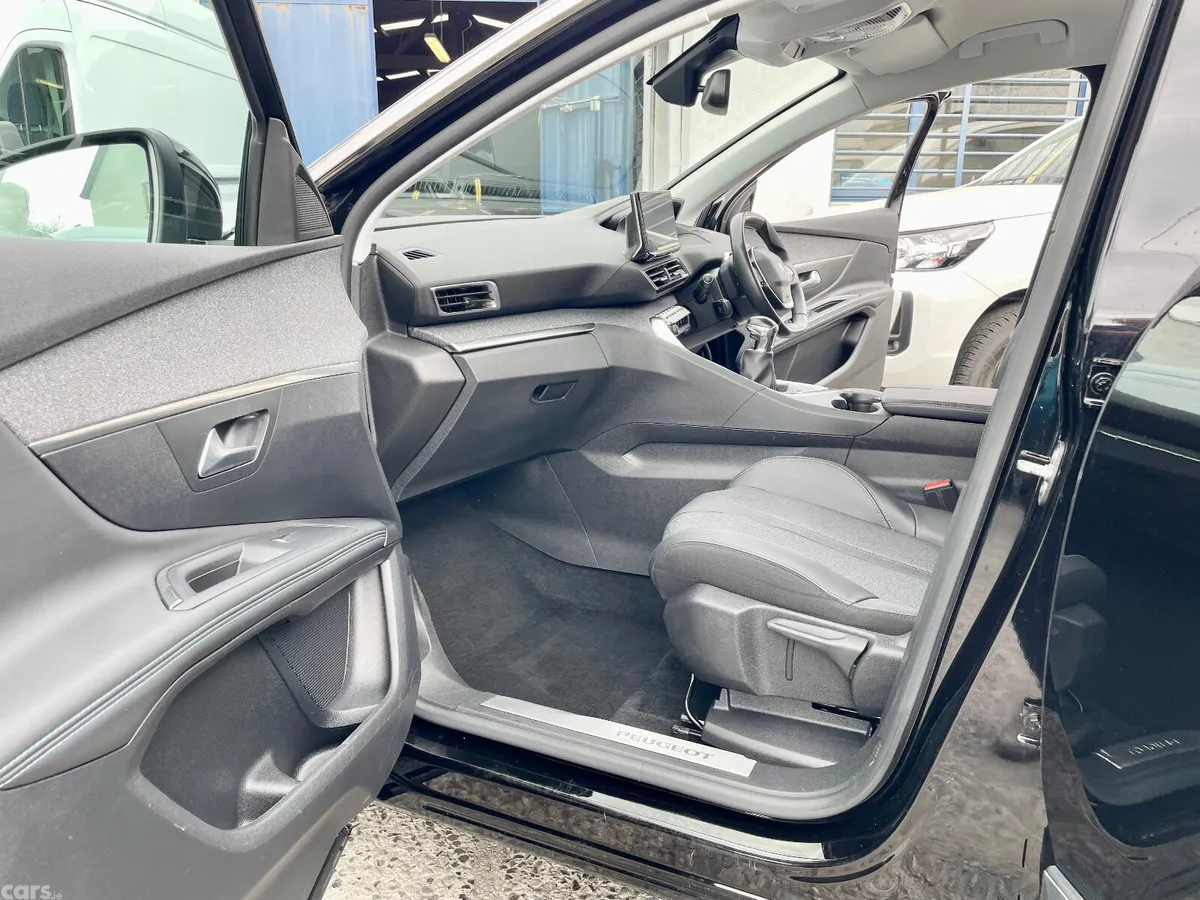 Peugeot 3008 SUV, Petrol, 2023, Black