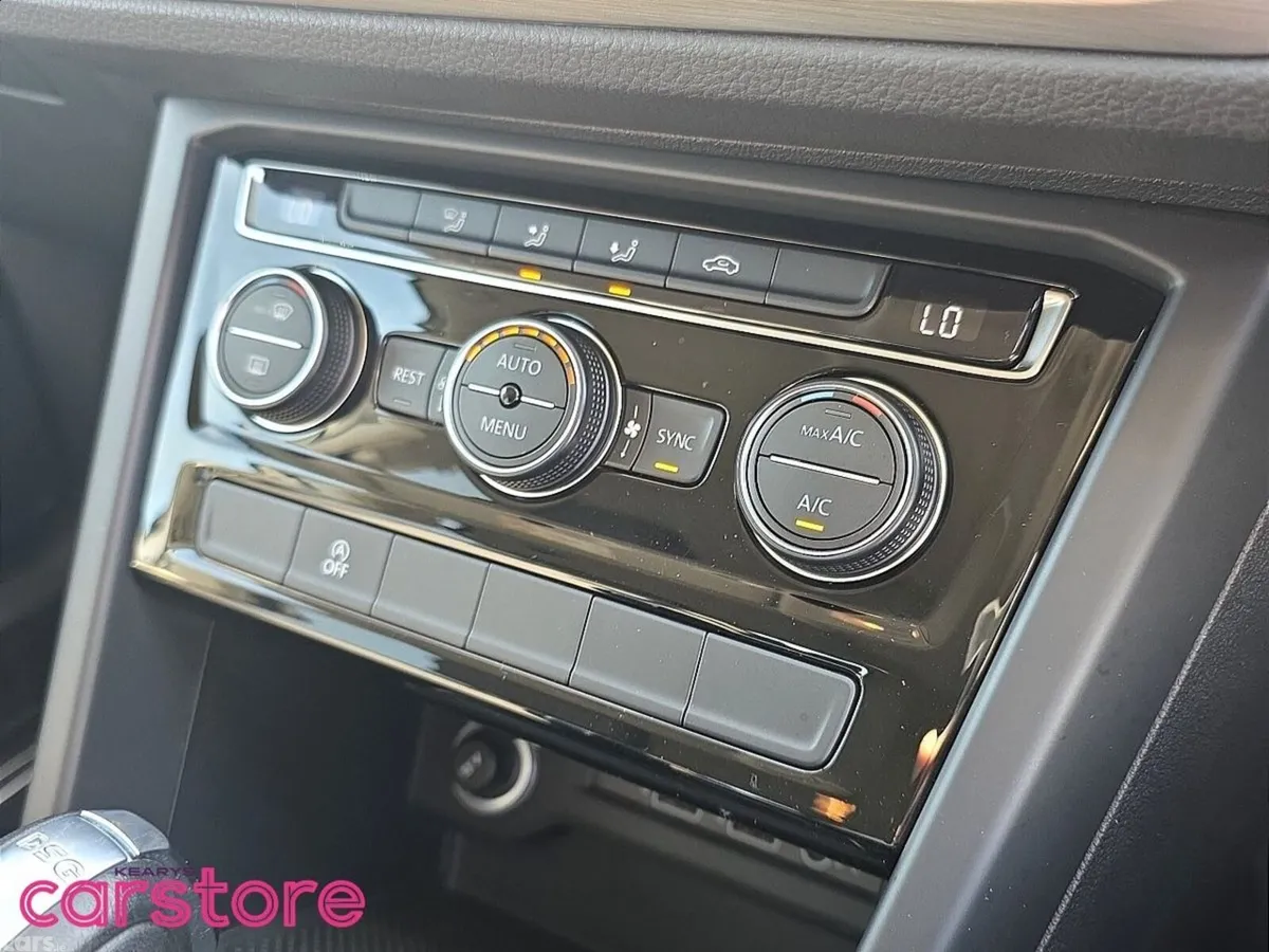 Volkswagen Touran MPV, Petrol, 2019, Silver