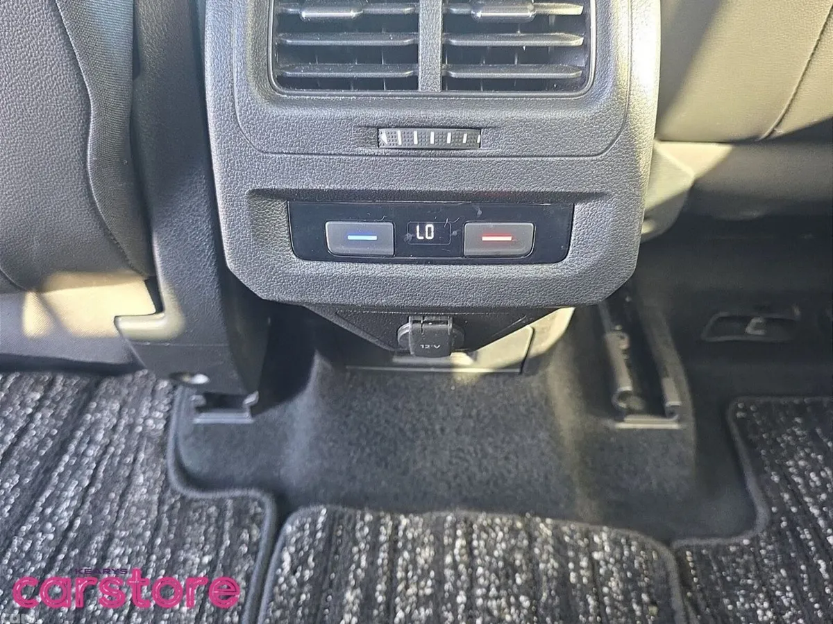 Volkswagen Touran MPV, Petrol, 2019, Silver