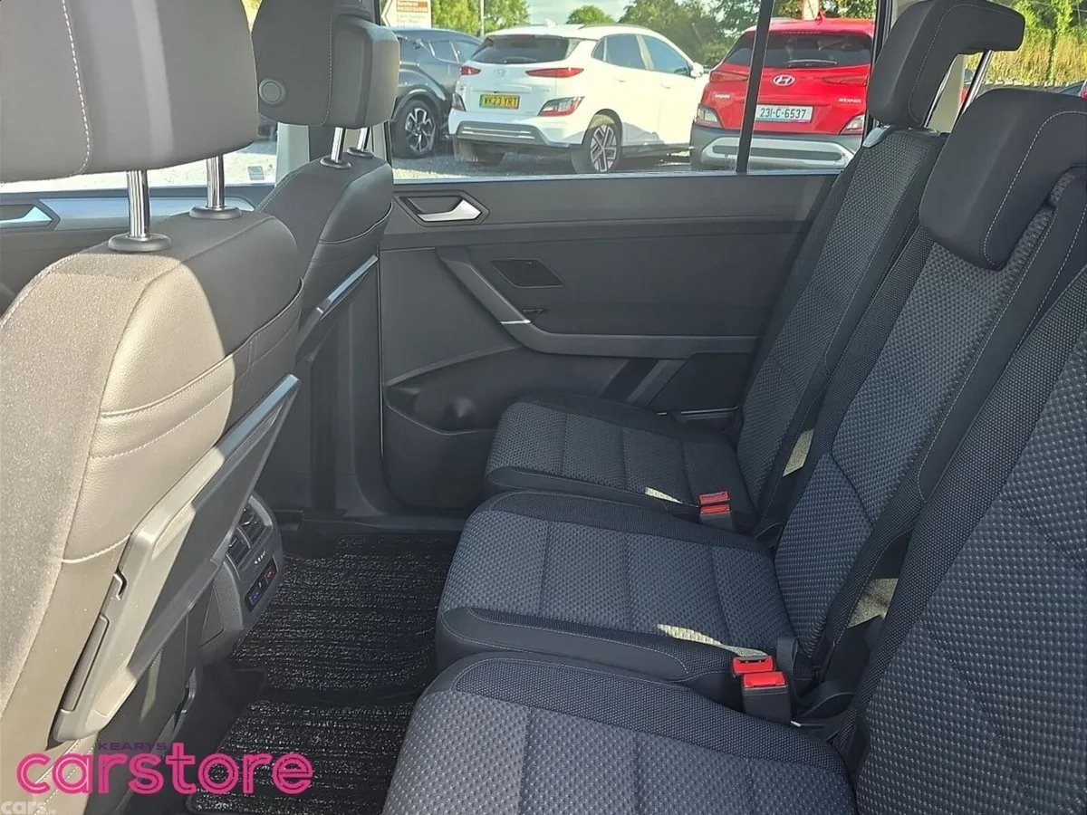 Volkswagen Touran MPV, Petrol, 2019, Silver