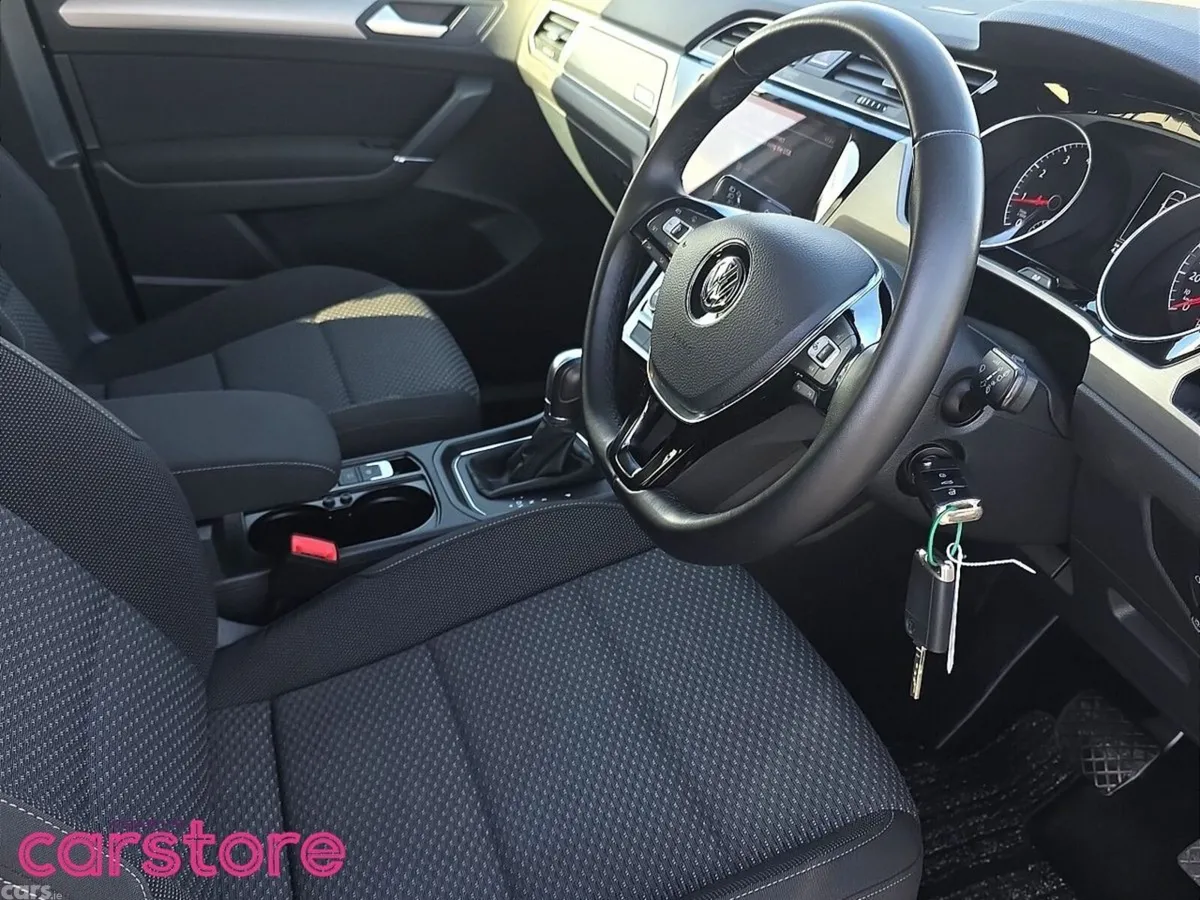 Volkswagen Touran MPV, Petrol, 2019, Silver
