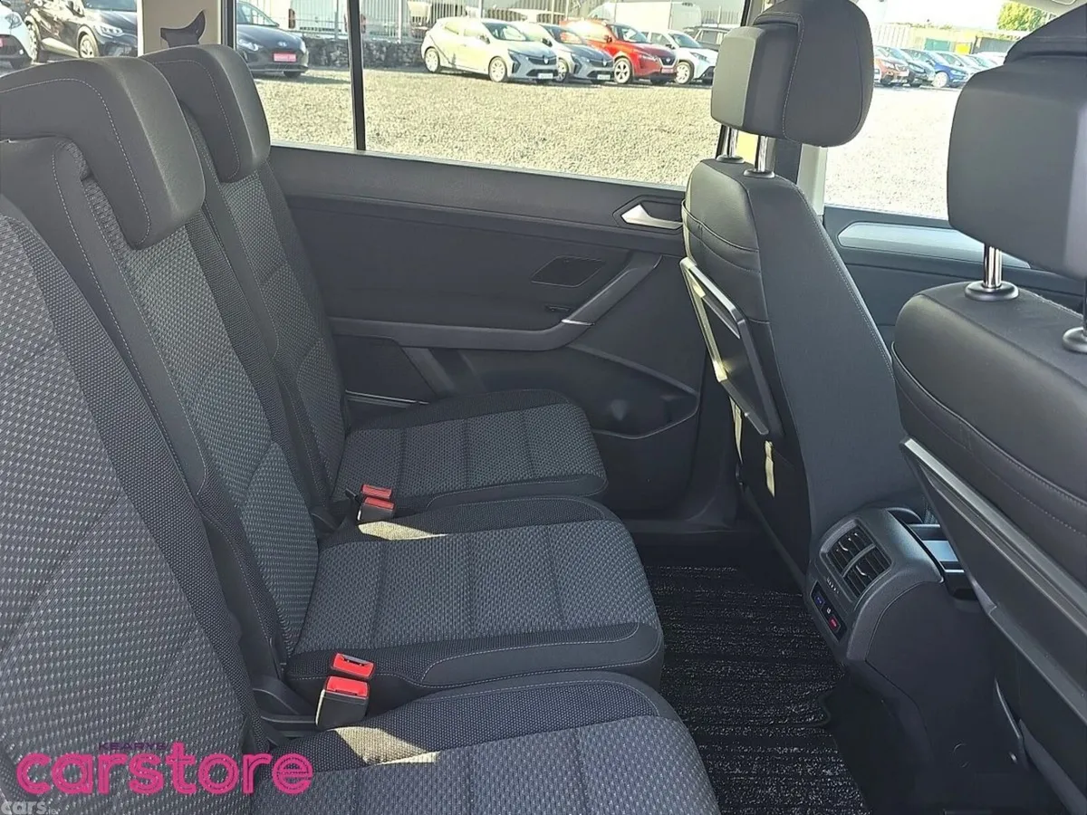 Volkswagen Touran MPV, Petrol, 2019, Silver