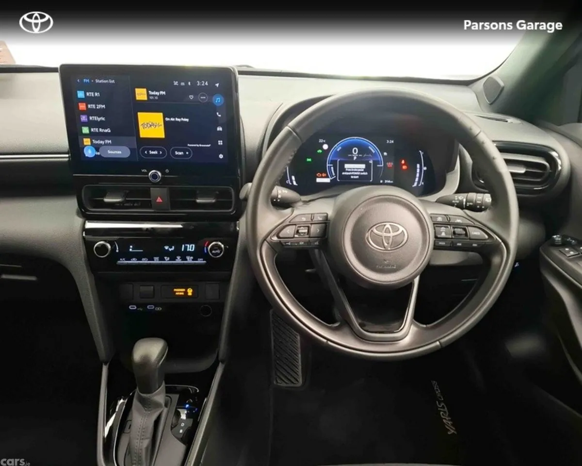 Toyota Yaris Cross Hatchback, Petrol Hybrid, 2024, White