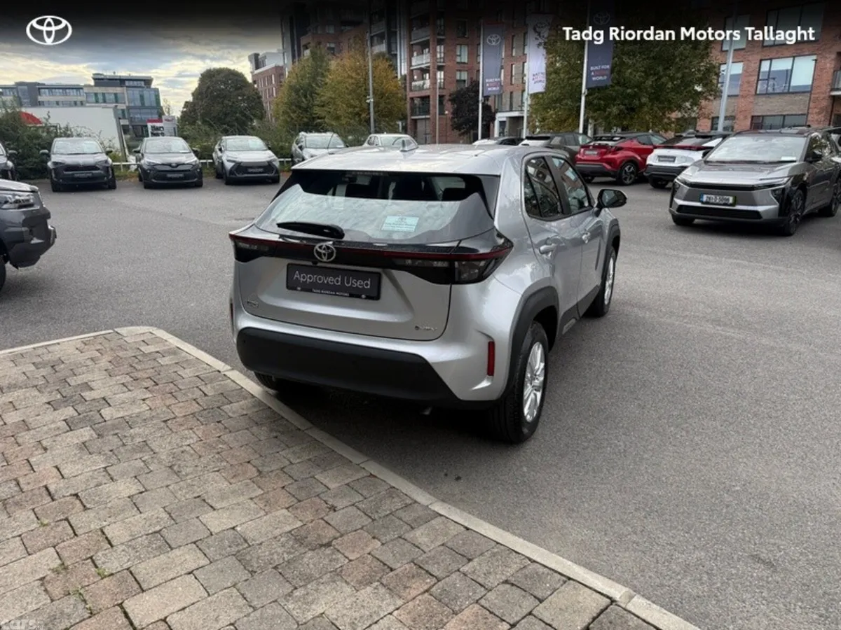 Toyota Yaris Cross Hatchback, Petrol Hybrid, 2024, Silver