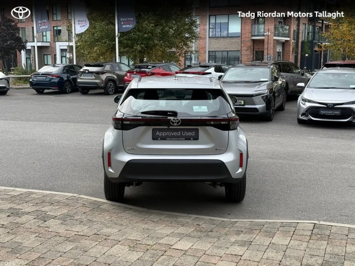 Toyota Yaris Cross Hatchback, Petrol Hybrid, 2024, Silver