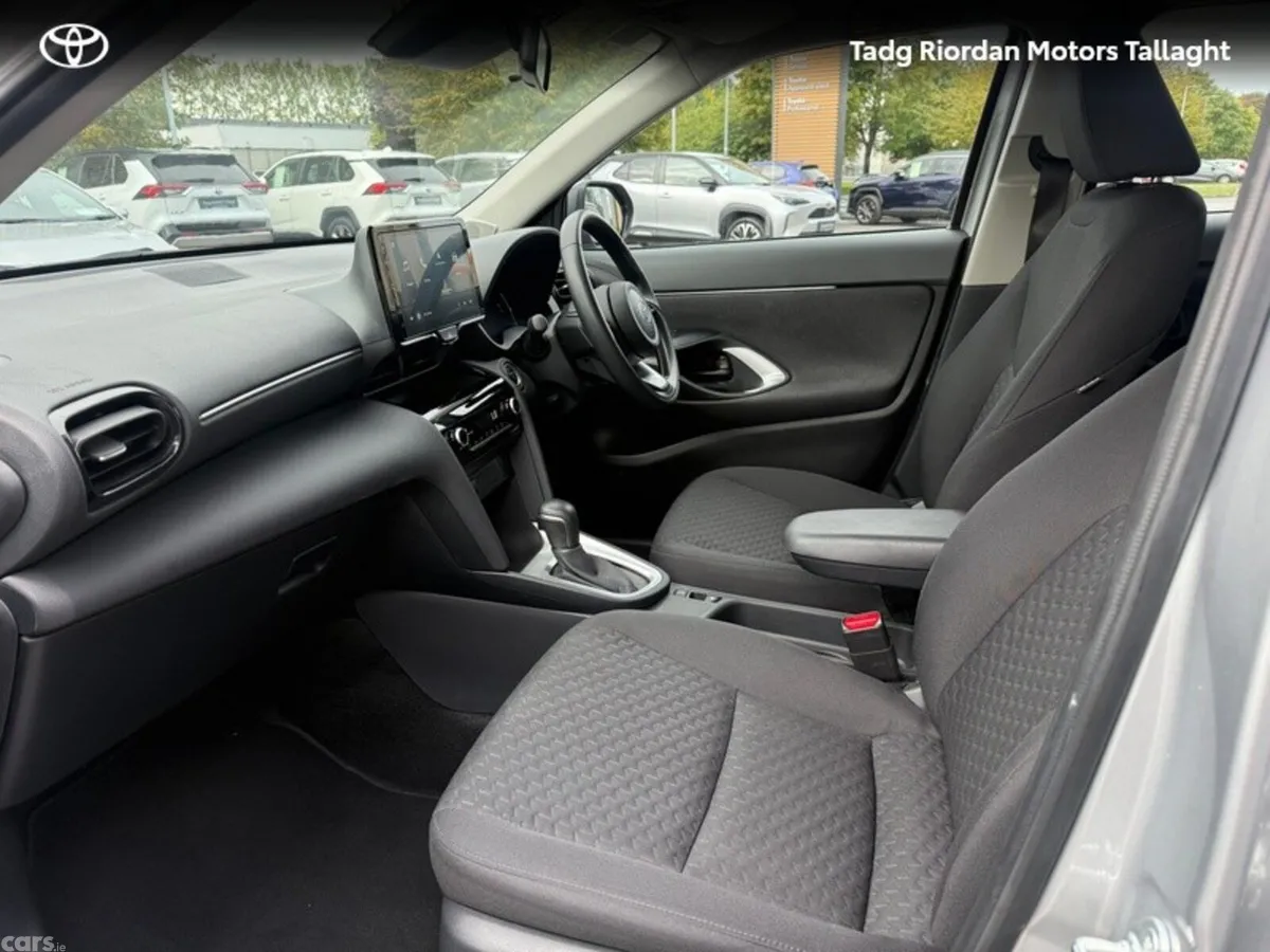 Toyota Yaris Cross Hatchback, Petrol Hybrid, 2024, Silver