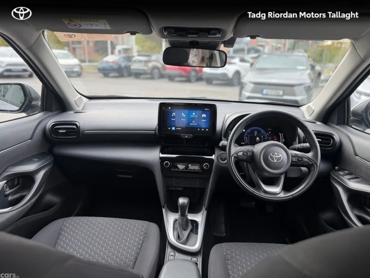 Toyota Yaris Cross Hatchback, Petrol Hybrid, 2024, Silver