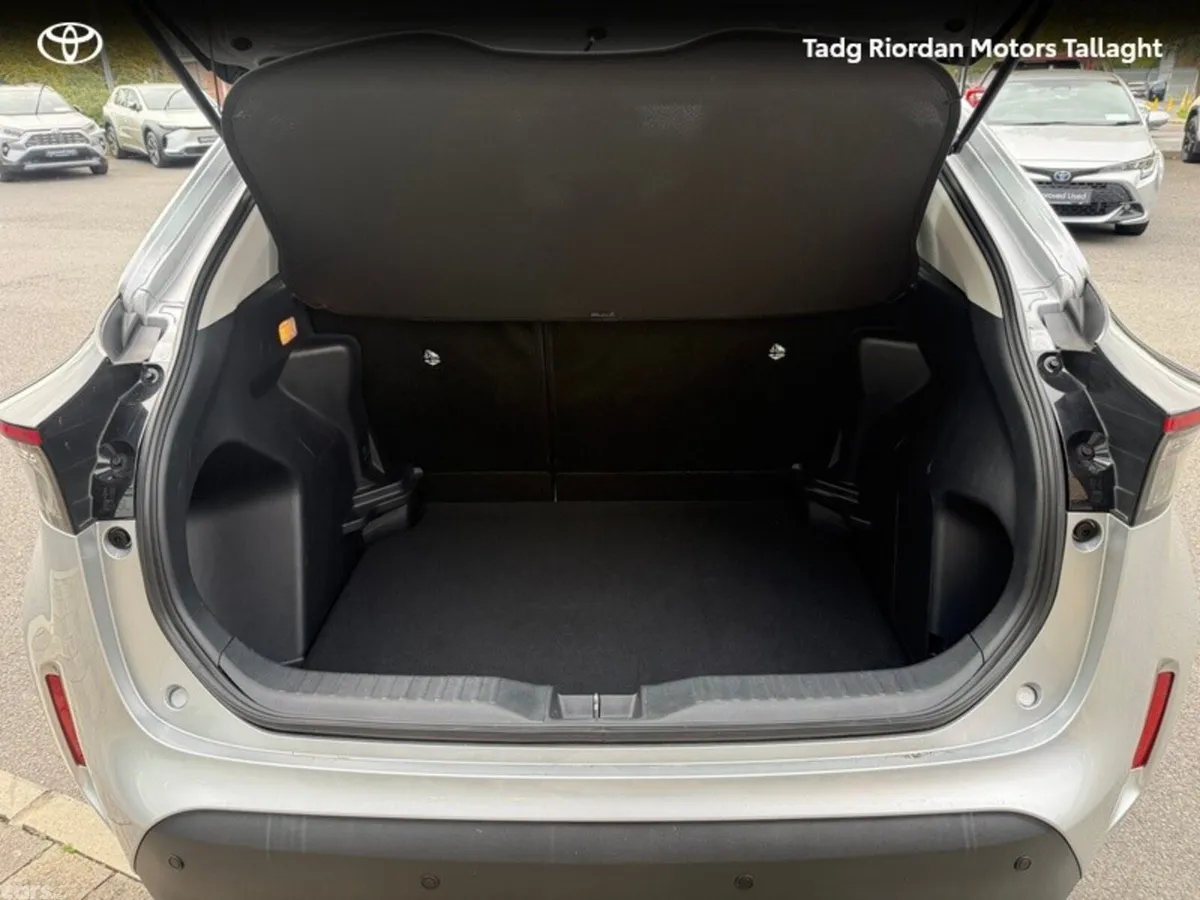 Toyota Yaris Cross Hatchback, Petrol Hybrid, 2024, Silver