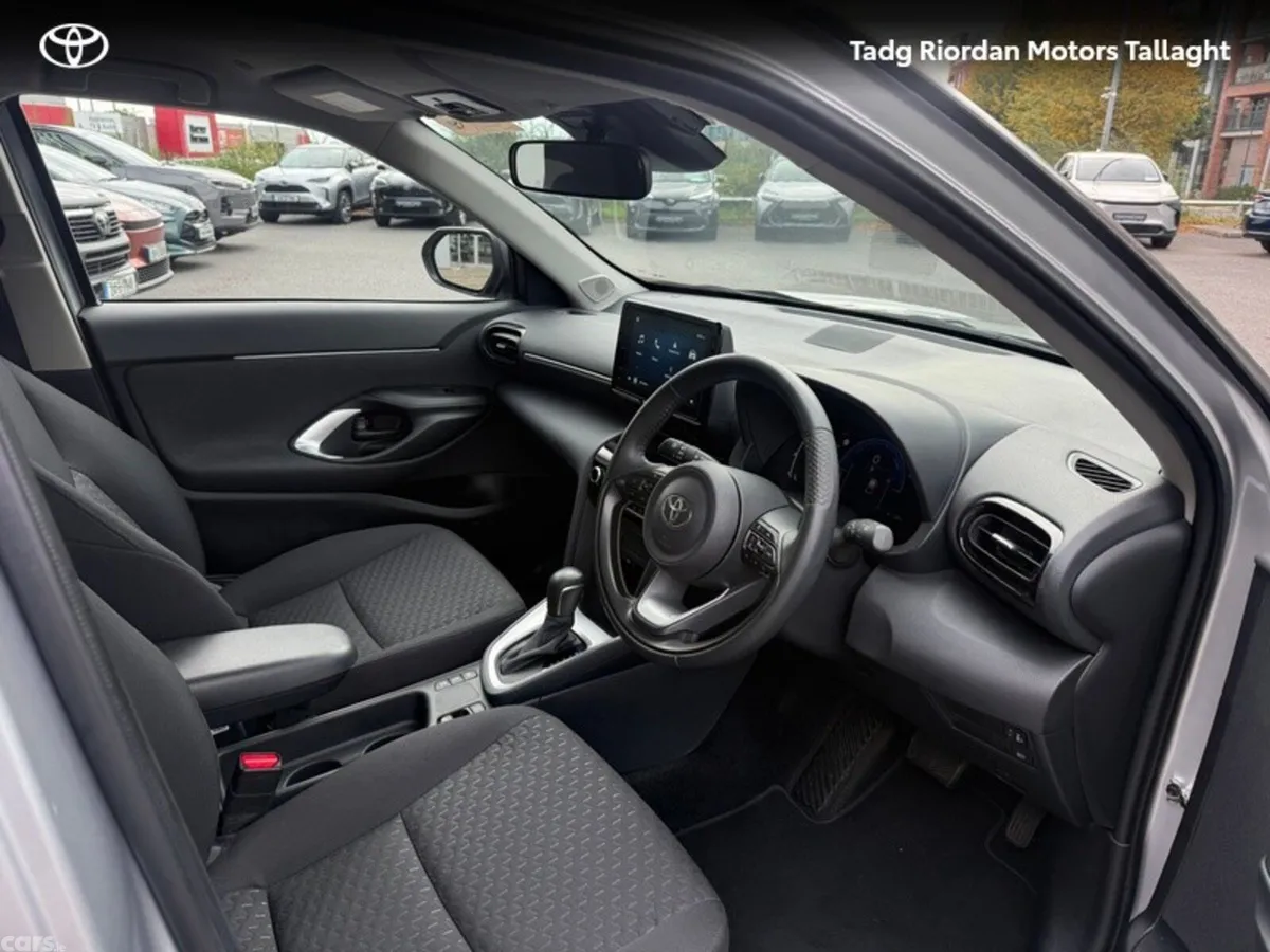 Toyota Yaris Cross Hatchback, Petrol Hybrid, 2024, Silver