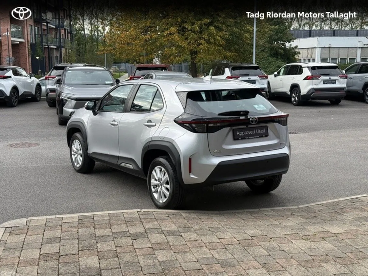 Toyota Yaris Cross Hatchback, Petrol Hybrid, 2024, Silver