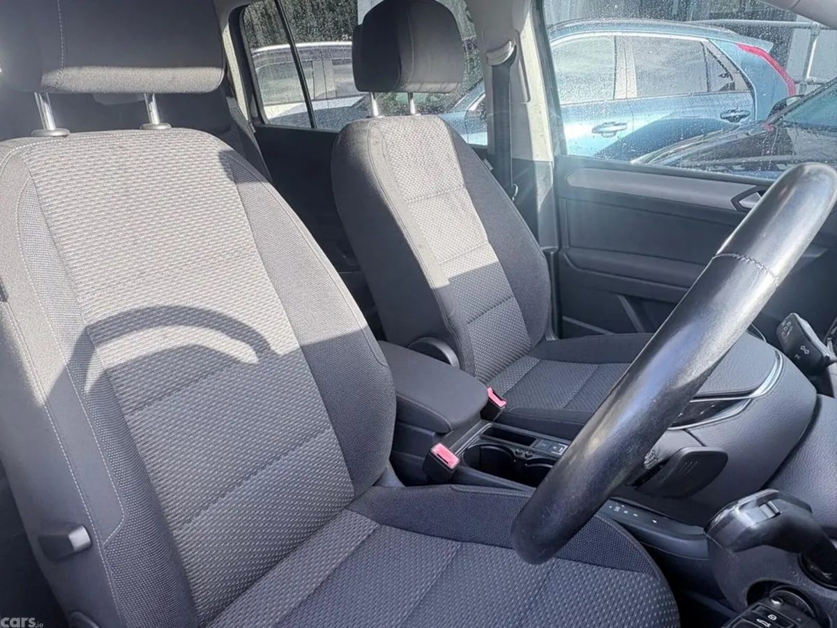 Volkswagen Touran MPV, Petrol, 2017, Black