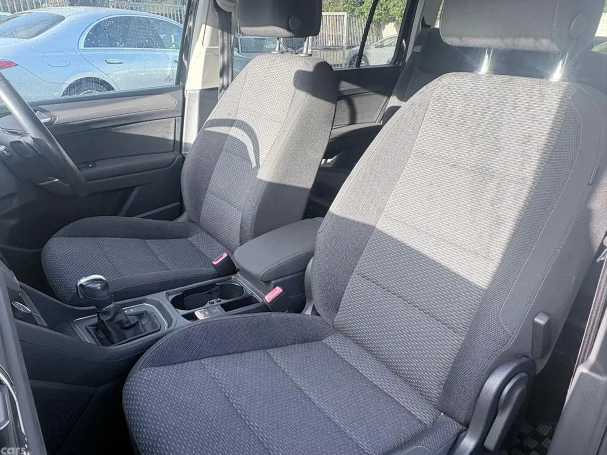 Volkswagen Touran MPV, Petrol, 2017, Black