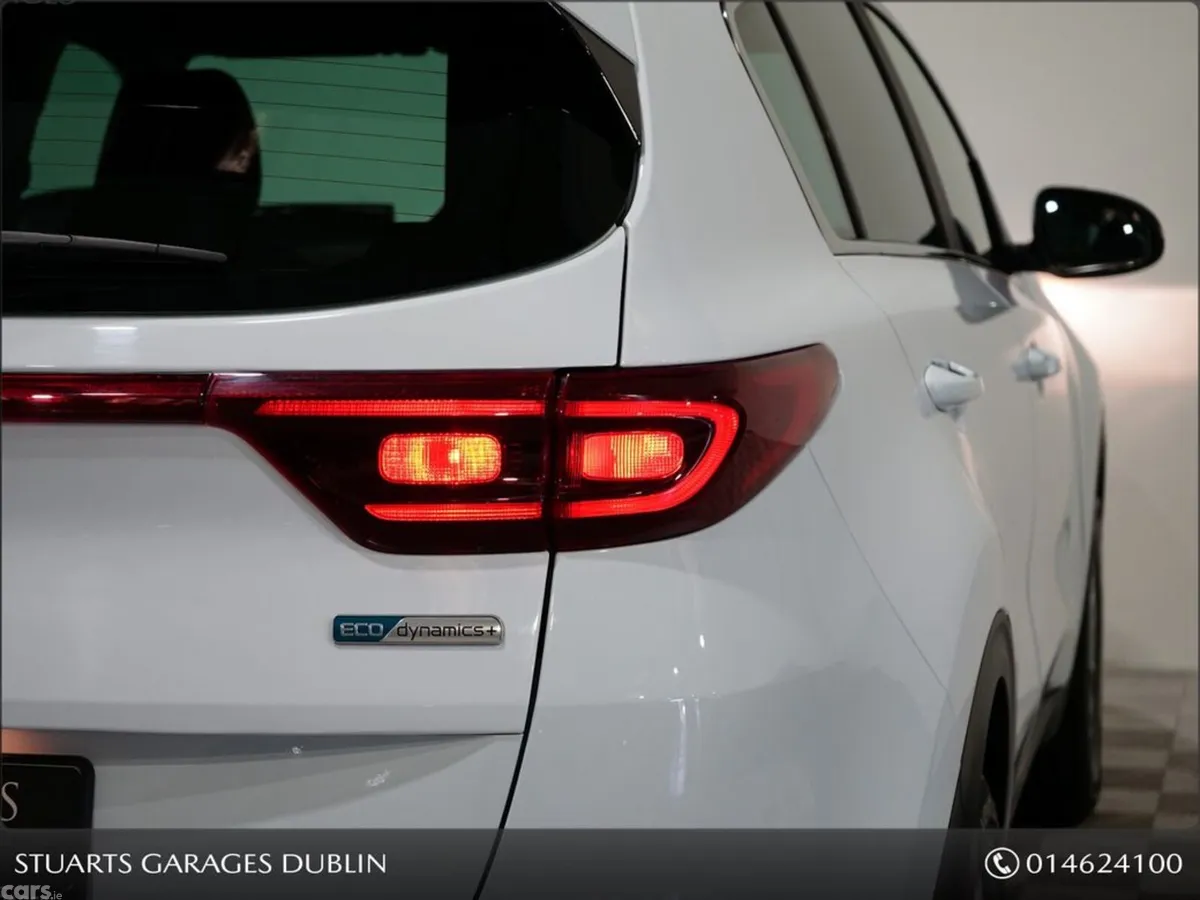 Kia Sportage MPV, Diesel Hybrid, 2021, White