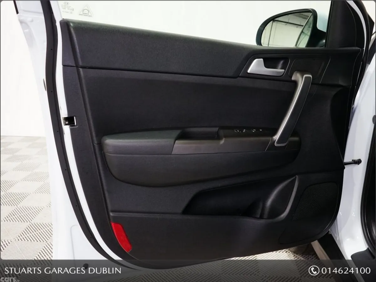 Kia Sportage MPV, Diesel Hybrid, 2021, White