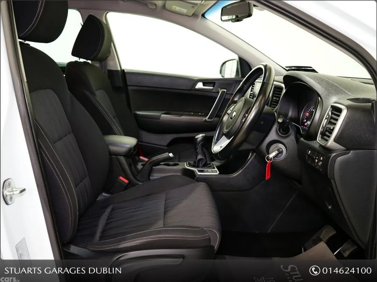 Kia Sportage MPV, Diesel Hybrid, 2021, White