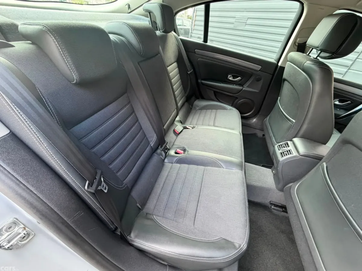 Renault Laguna Hatchback, Diesel, 2010, Silver