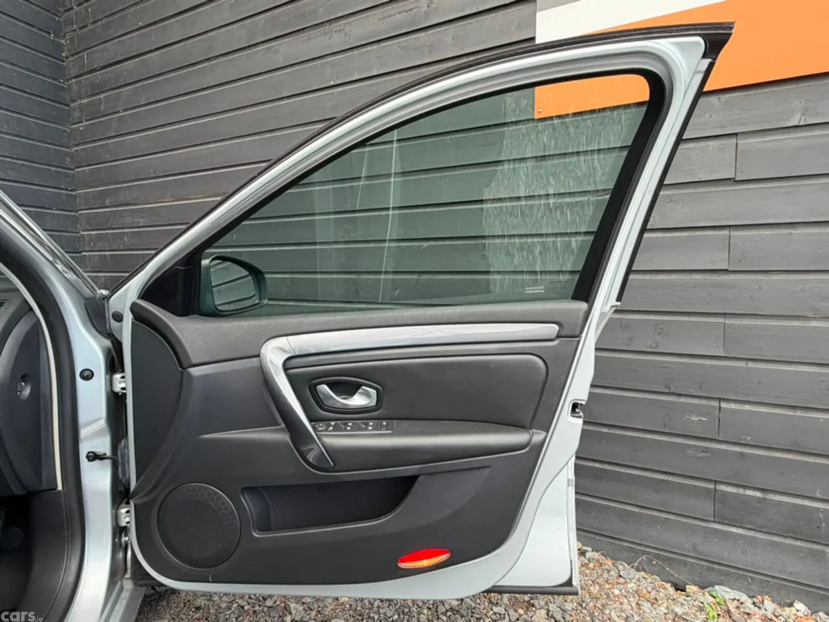 Renault Laguna Hatchback, Diesel, 2010, Silver
