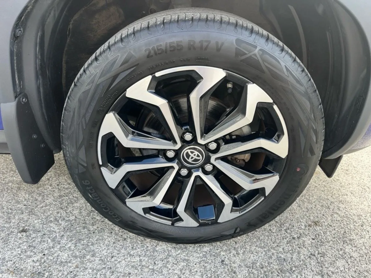 Toyota Yaris Cross Hatchback, Petrol Hybrid, 2024, Blue