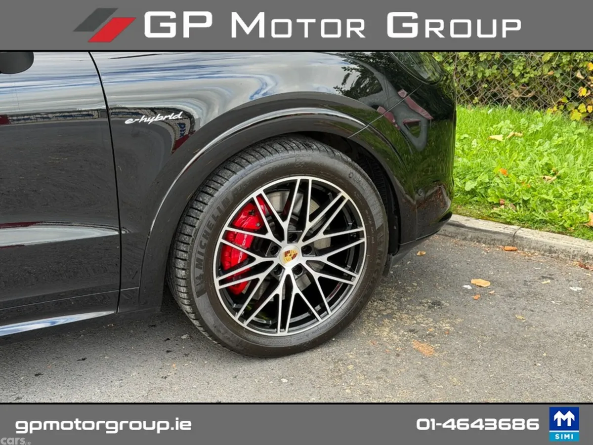 Porsche Cayenne Estate, Petrol Plug-in Hybrid, 2024, Black