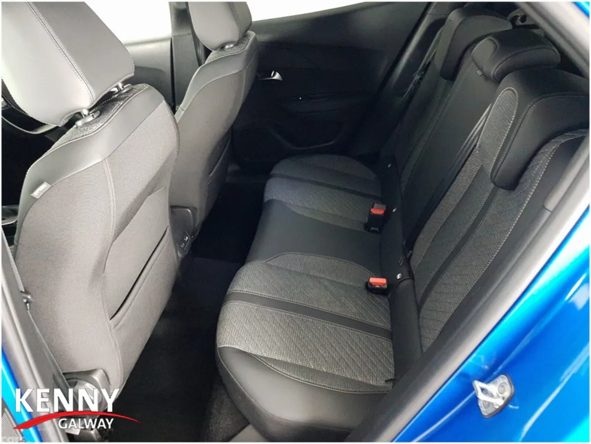 Peugeot 2008 MPV, Petrol, 2024, Blue