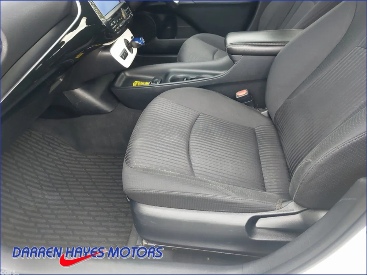 Toyota Prius Hatchback, Petrol Hybrid, 2016, White