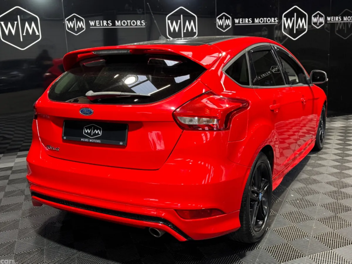 Ford Focus Hatchback, Diesel, 2016, Red