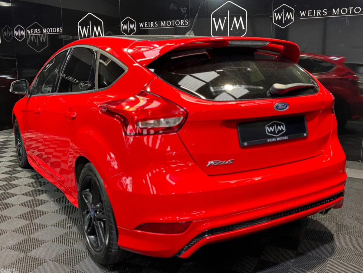 Ford Focus Hatchback, Diesel, 2016, Red