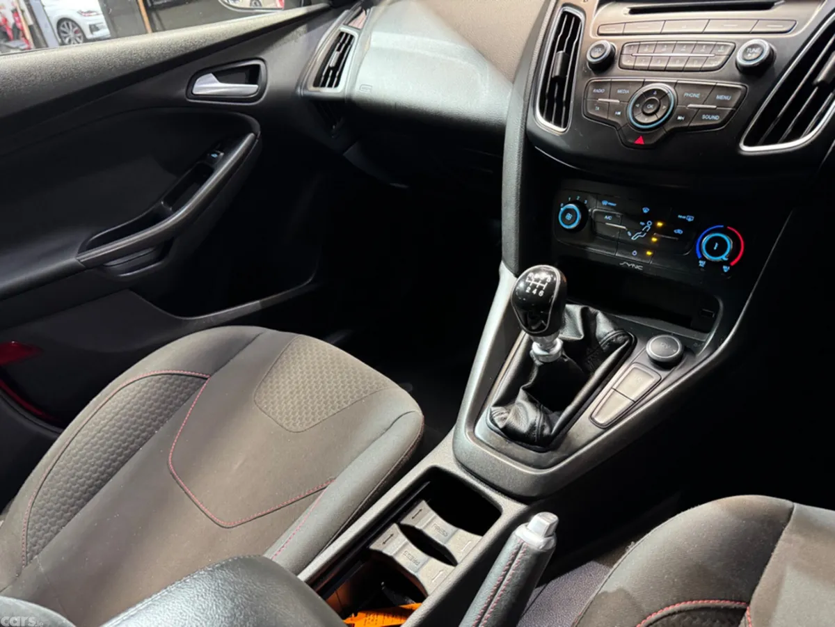 Ford Focus Hatchback, Diesel, 2016, Red