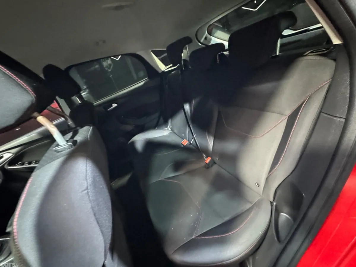 Ford Focus Hatchback, Diesel, 2016, Red