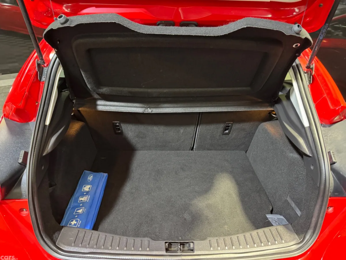 Ford Focus Hatchback, Diesel, 2016, Red
