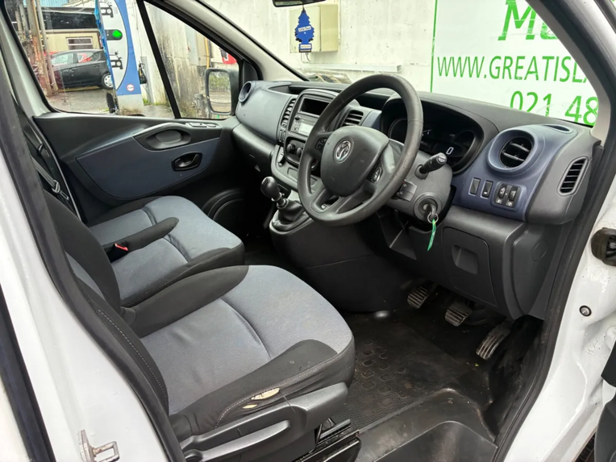 Opel Vivaro Hatchback, Diesel, 2015, White