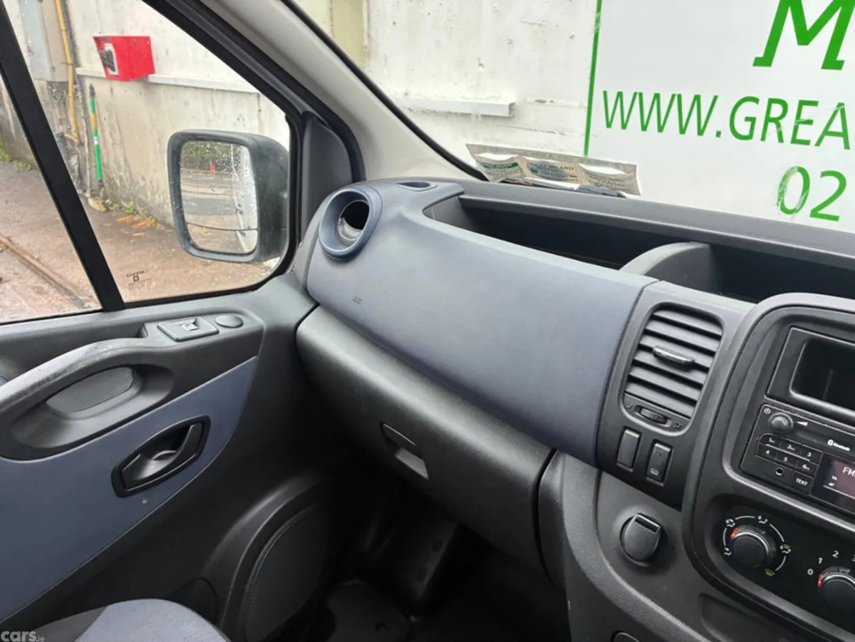 Opel Vivaro Hatchback, Diesel, 2015, White