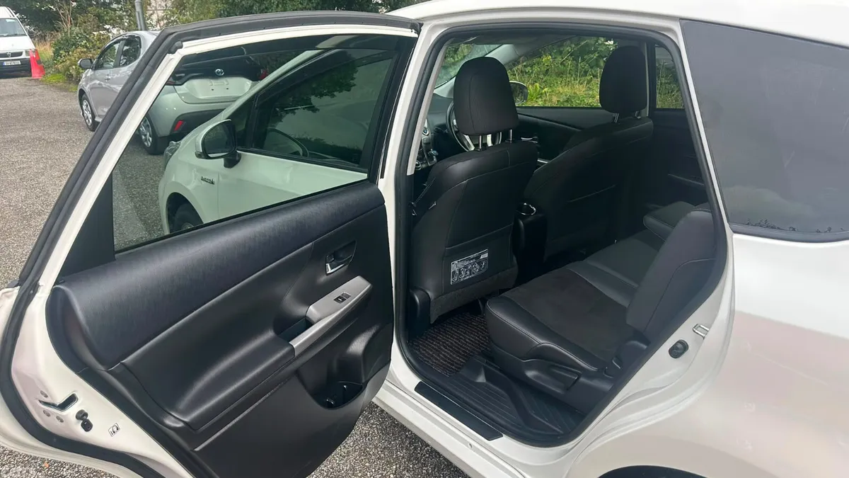 Toyota Prius Estate, Petrol Hybrid, 2016, White