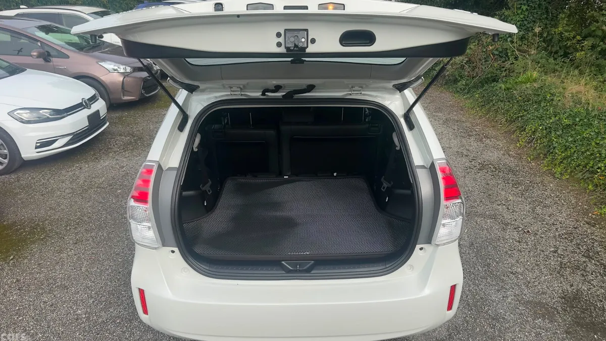 Toyota Prius Estate, Petrol Hybrid, 2016, White
