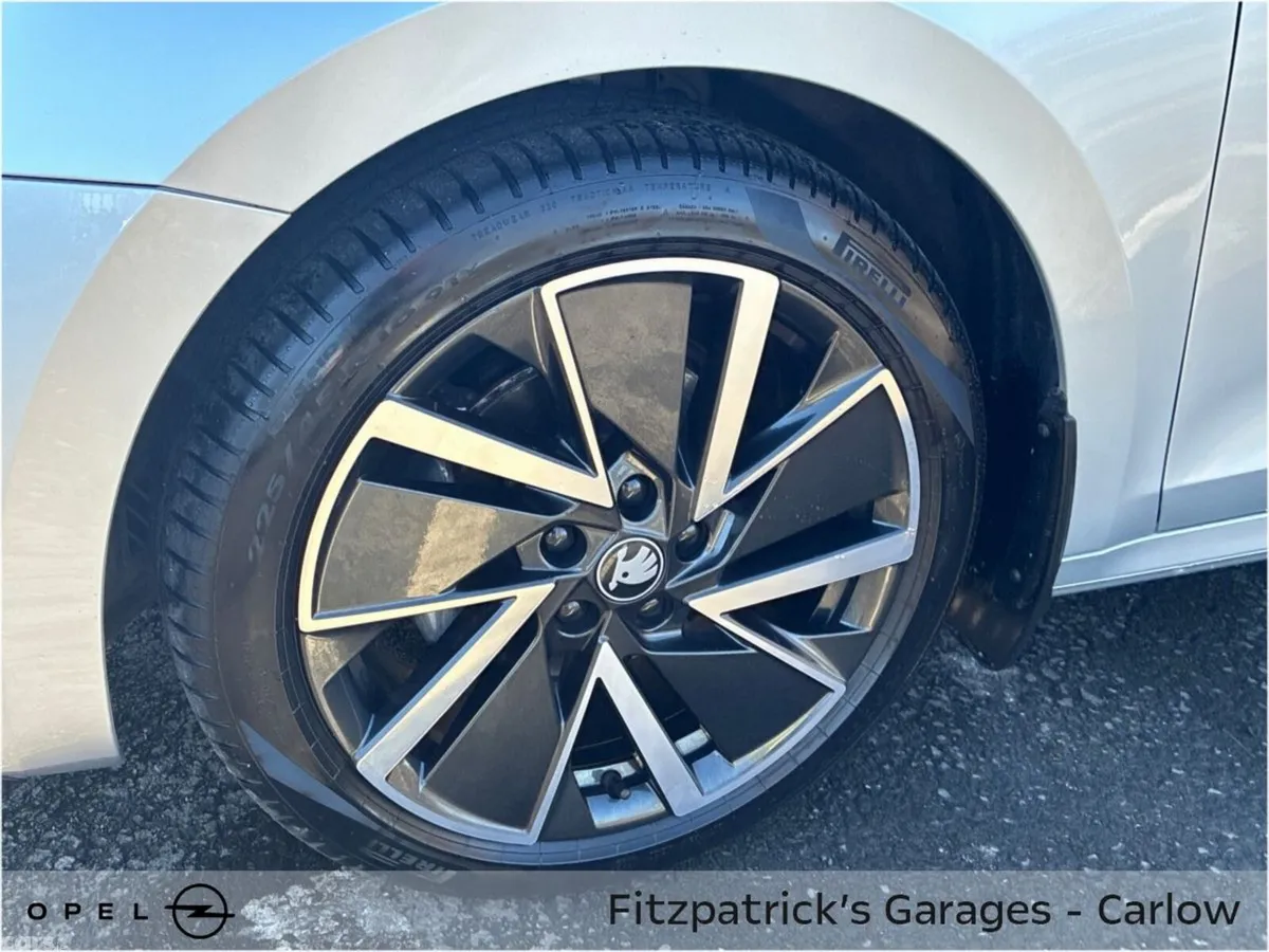 Skoda Octavia Saloon, Petrol, 2025, Grey